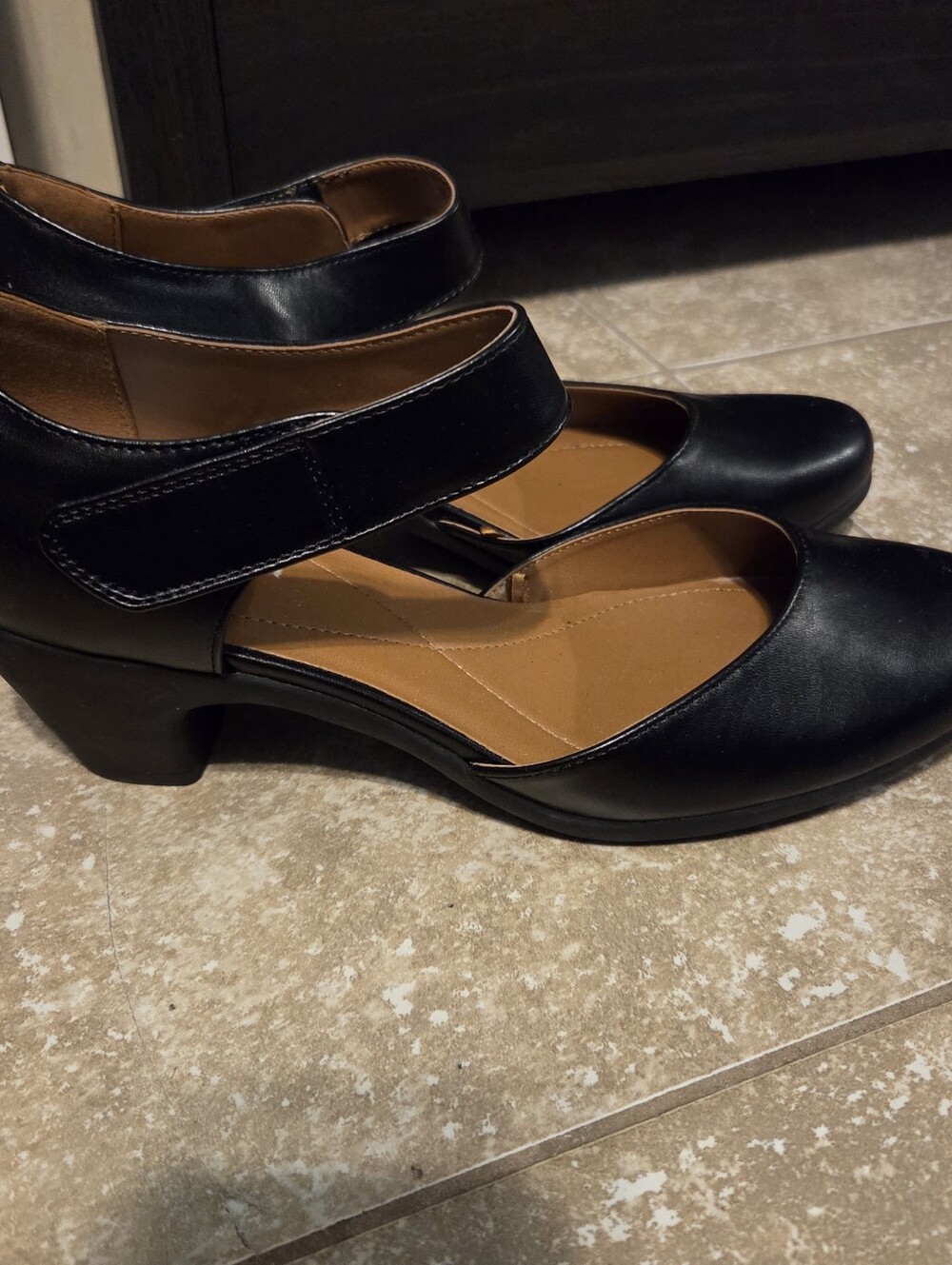 Easy Spirit Womens Black Faux Leather Pumps Comfort Slip On Shoes Size 11 M - Picture 2 of 9